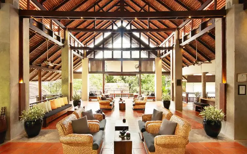 Salas de estar amplas e arejadas, perfeitas para grupos se reunirem e conversarem