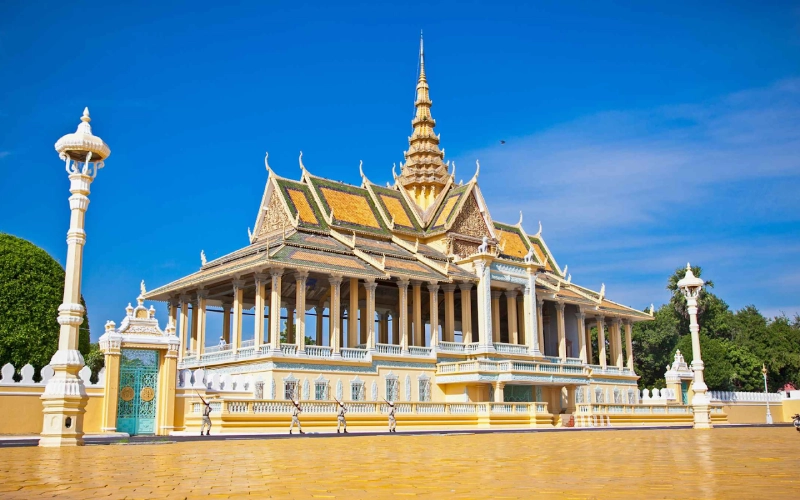 Tradição cambojana e vida urbana em harmonia