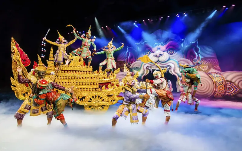 Phuket FantaSea encanta com fantasia cultural