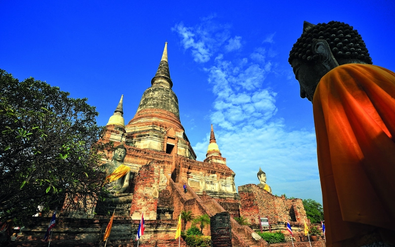 Wat Yai Chai Mongkol destaca-se entre os templos de Ayutthaya