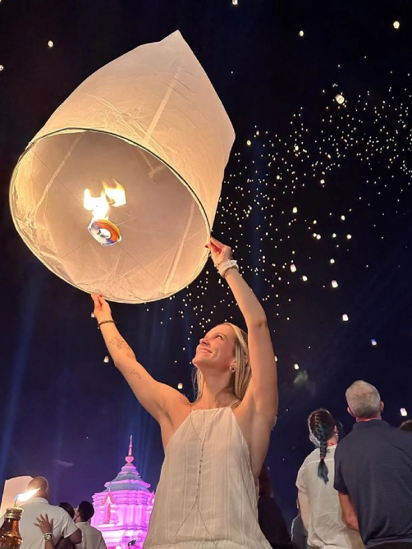 Yi Peng é um festival de lanternas no norte da Tailândia.