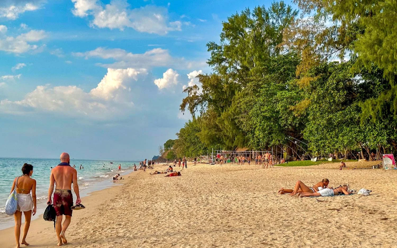Long Beach ganha vida nas férias com visitantes de todo o mundo