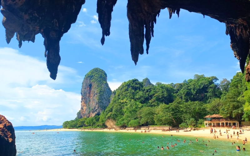 Phra Nang Beach é um sonho com cavernas únicas e especiais