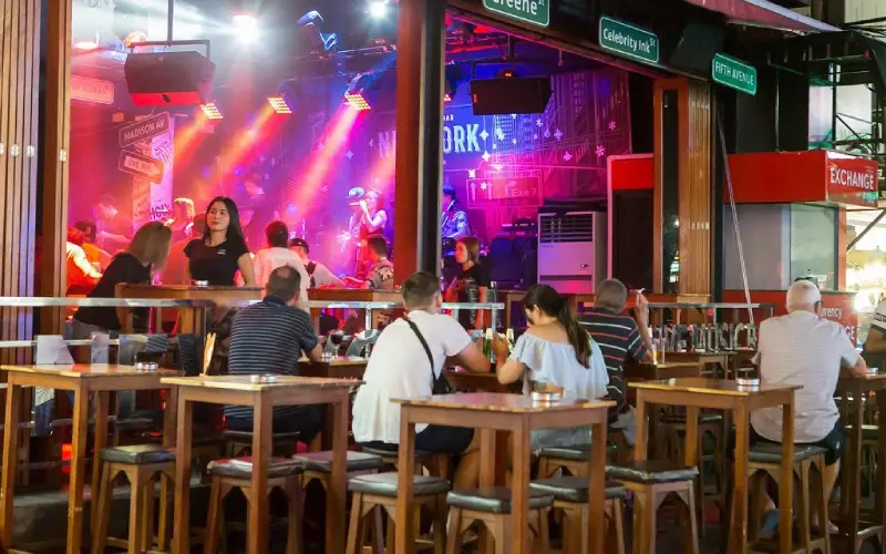 Curta música ao vivo no New York Bar