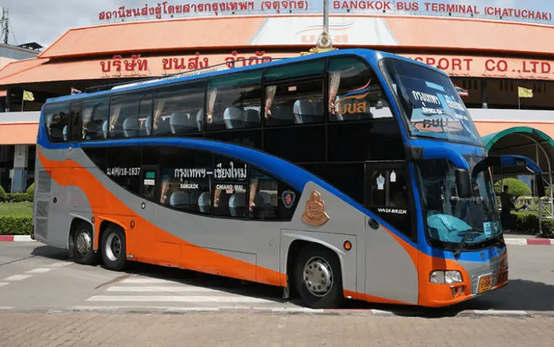Ônibus noturnos levam de Bangkok até Khao Lak