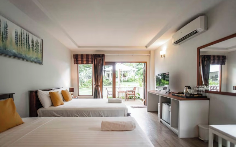 Os quartos duplos são totalmente equipados, com espaços arejados e abertos.