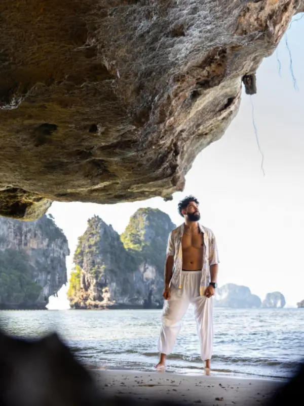 Railay encanta com falésias e mar azul-turquesa