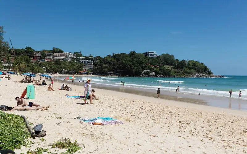 A longa faixa de areia macia é ideal para tomar sol, ler ou relaxar na brisa do oceano