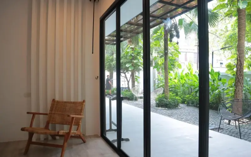 A vista exuberante do jardim ajuda a trazer paz de espírito durante a sua estadia