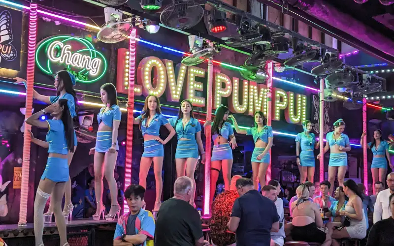 Pule de bar em bar e descubra novas festas