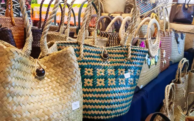 Admire as bolsas estilosas do Naka Market