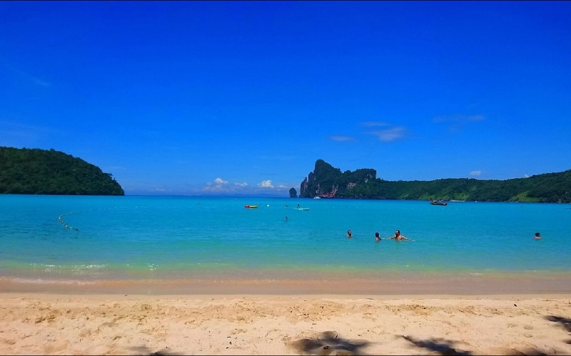 Loh Dalum é um spa natural de águas calmas
