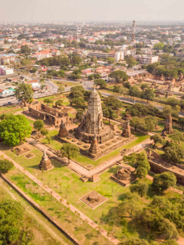 Descubra Wat Ratchaburana: Os Segredos de Ayutthaya