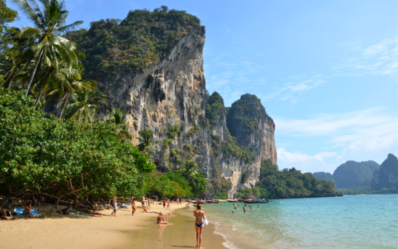 Ton Sai muda com a maré mas é boa para nadar