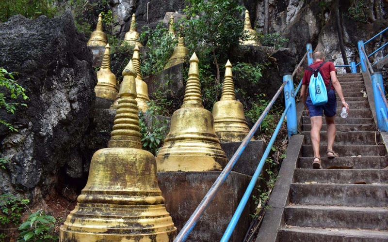 Escadaria íngreme exige atenção dos mais frágeis
