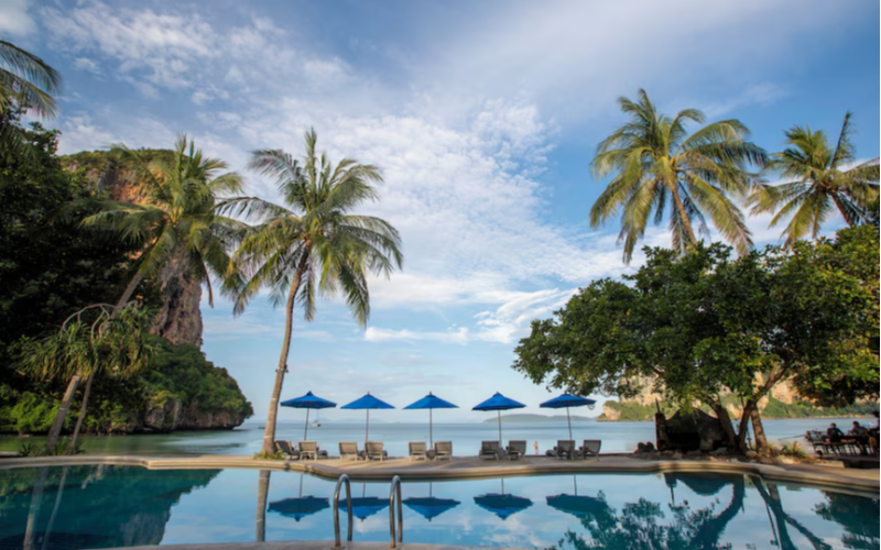 Railay Beach é isolada e perfeita para refúgio tranquilo