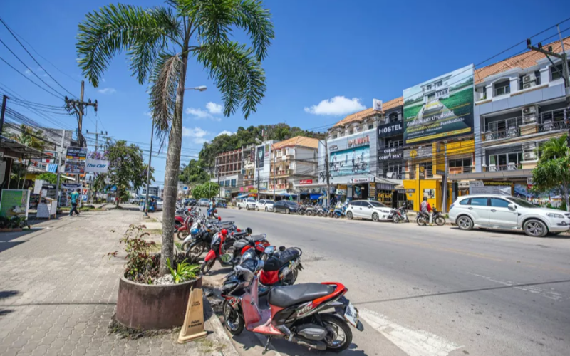 Krabi Town oferece muitos hostels e hotéis econômicos