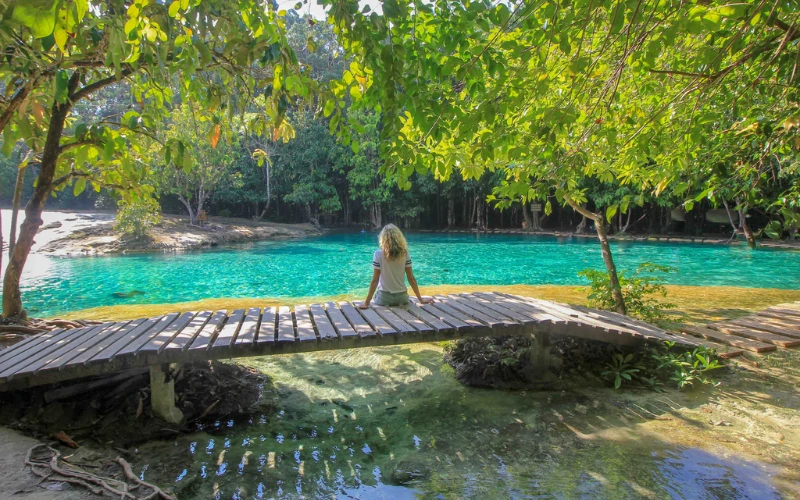 Mergulhe na água clara da Emerald Pool