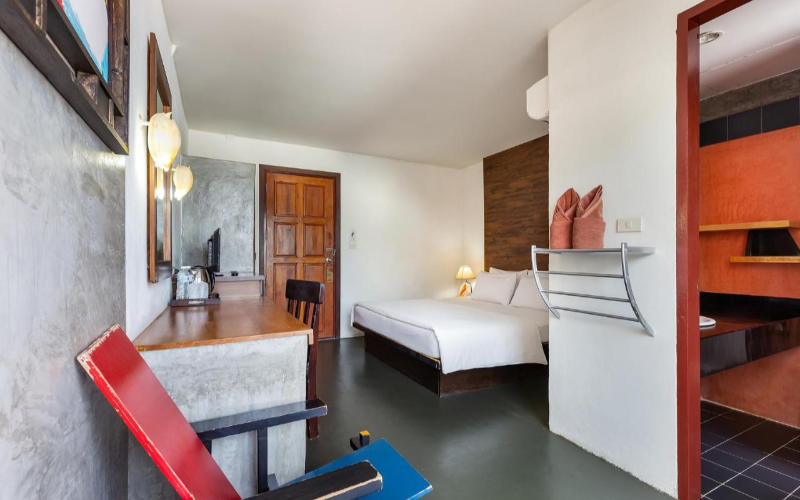 Muitas pousadas oferecem quartos espaçosos e confortáveis