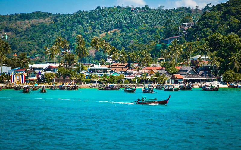 Sul de Phi Phi Don é o coração vibrante da ilha