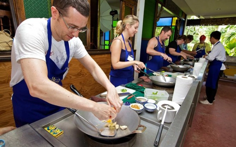 Aula de culinária tailandesa é ótima para conhecer a cultura local