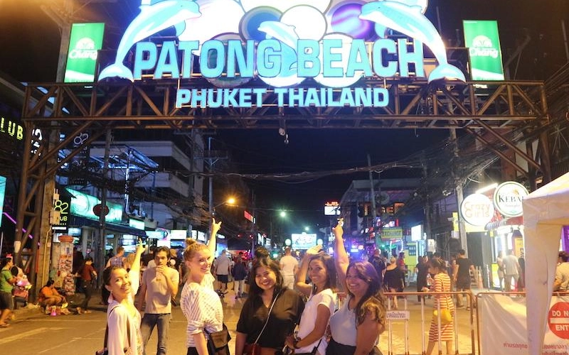 Participe de passeio pelos bares para curtir Bangla Road