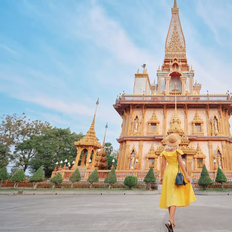 Phuket oferece relaxamento e descoberta de novas culturas