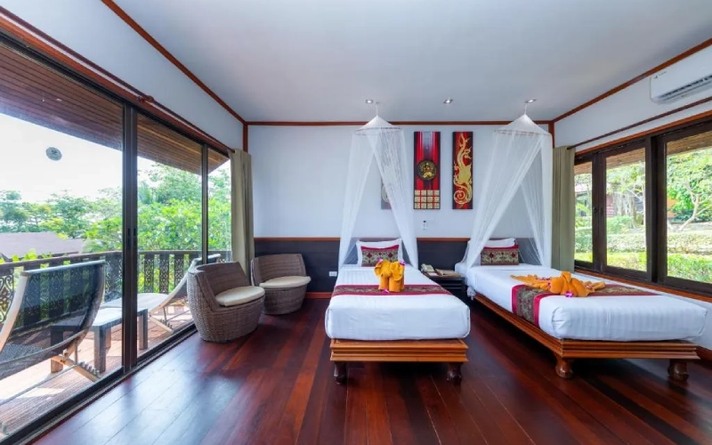 Quarto claro e arejado com vista para o jardim
