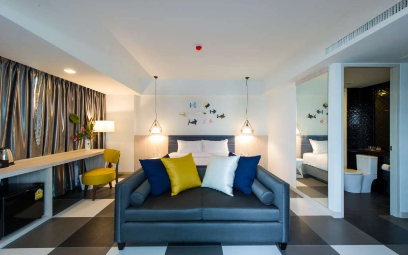 Quartos de hotel totalmente equipados em estilo tailandês autêntico.