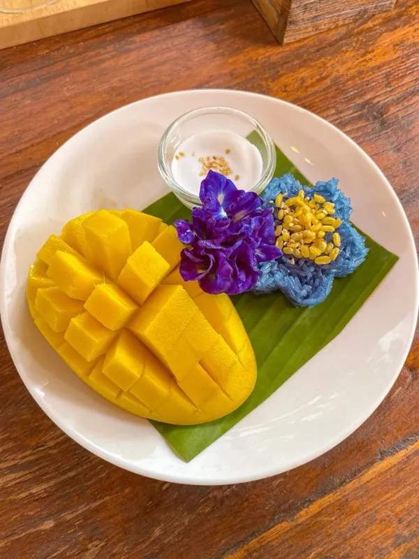 Tailandeses combinam manga com arroz doce