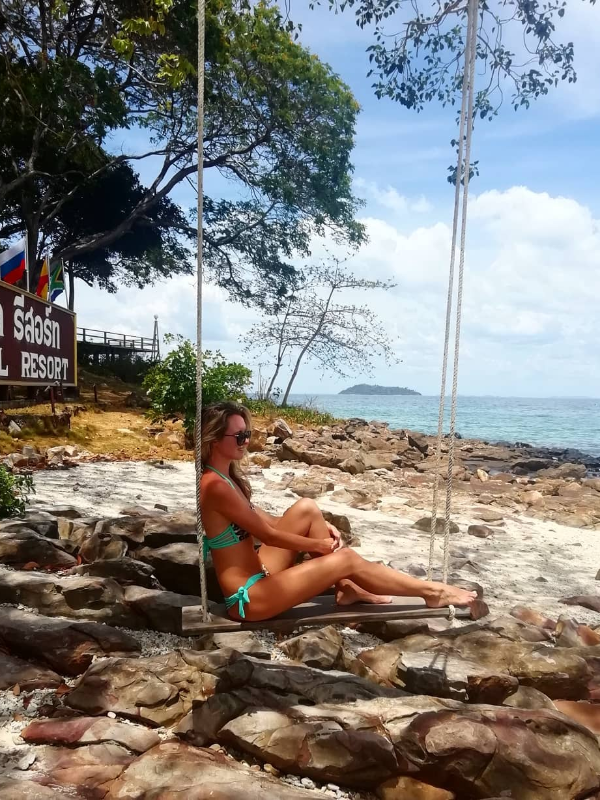 Tomar sol na praia traz momentos de muito relaxamento