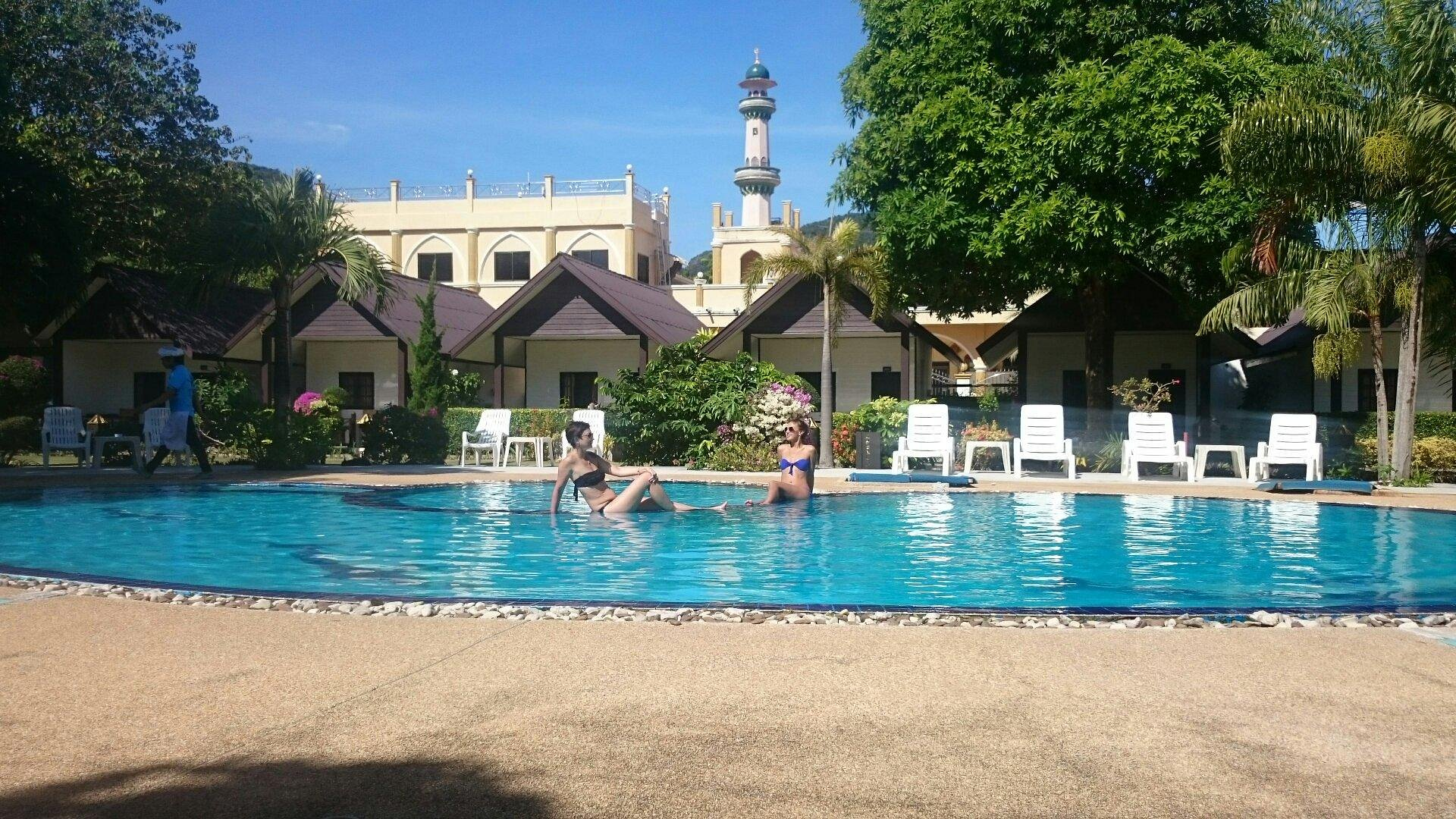Vistas da piscina e edifícios charmosos proporcionam a foto perfeita