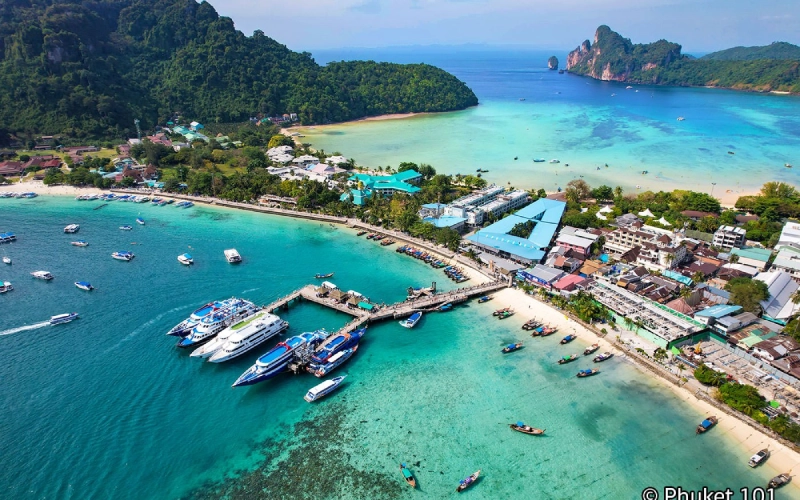 Loh Dalum encanta com águas turquesa e areia branca