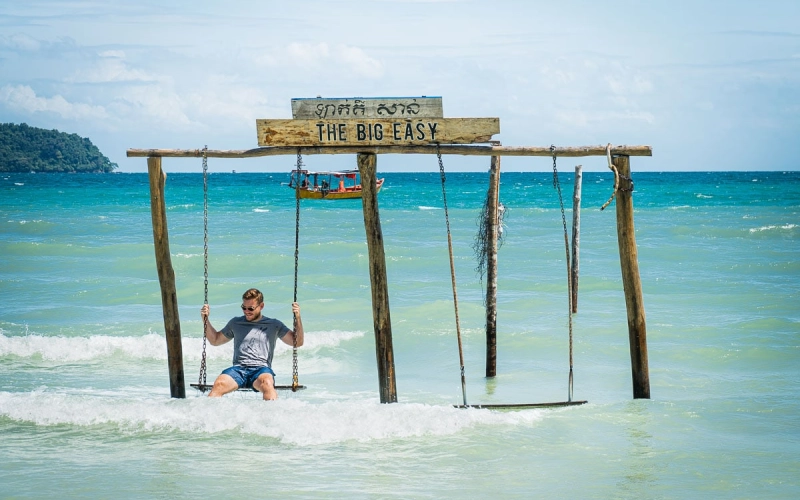 Koh Rong Samloem é ilha tranquila com praias intocadas