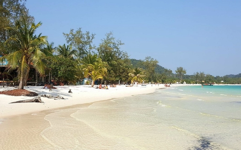 Long Set Beach em Koh Rong tem areia branca e macia