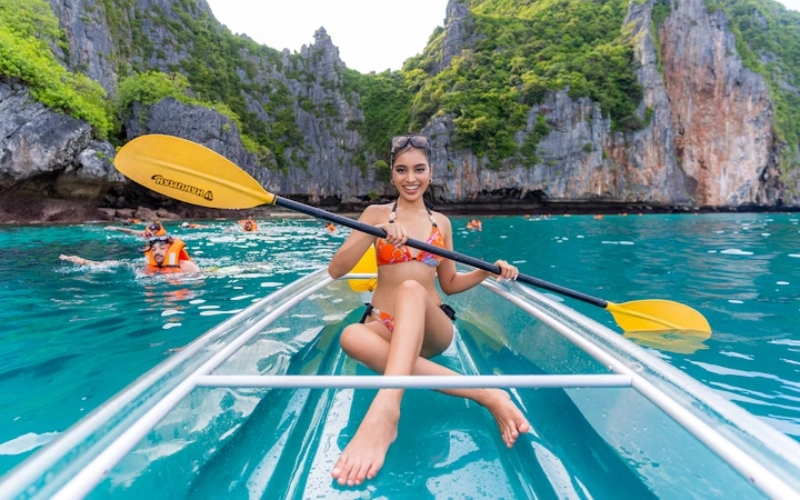 Visite de novembro a abril com céu claro e mar calmo