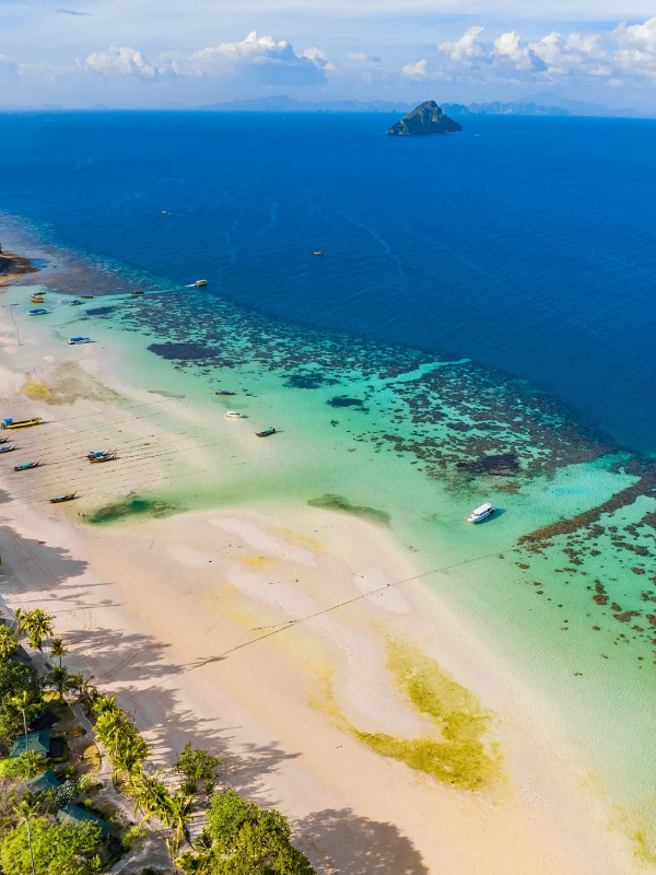 Laem Tong encanta com praia tranquila e águas calmas
