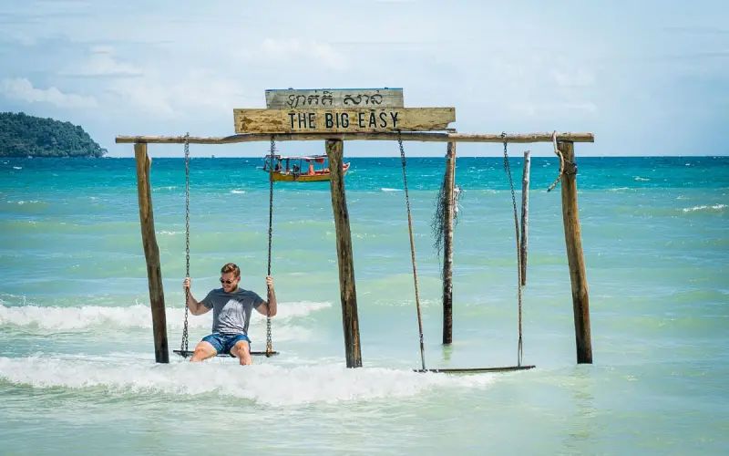 Koh Rong Samloem é ilha tranquila com praias intocadas