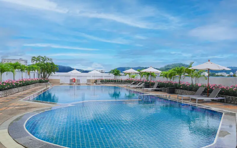 Royal City Hotel oferece acomodações confortáveis perto do píer