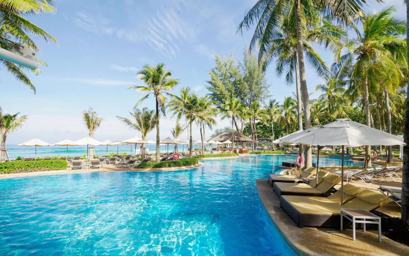 Katathani Resort à beira-mar com vista de palmeiras