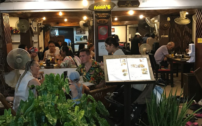 Restaurante Anna's oferece pratos tailandeses e europeus