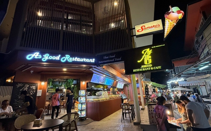 Desfrute de refeições à beira-mar no Restaurante Sawasdee