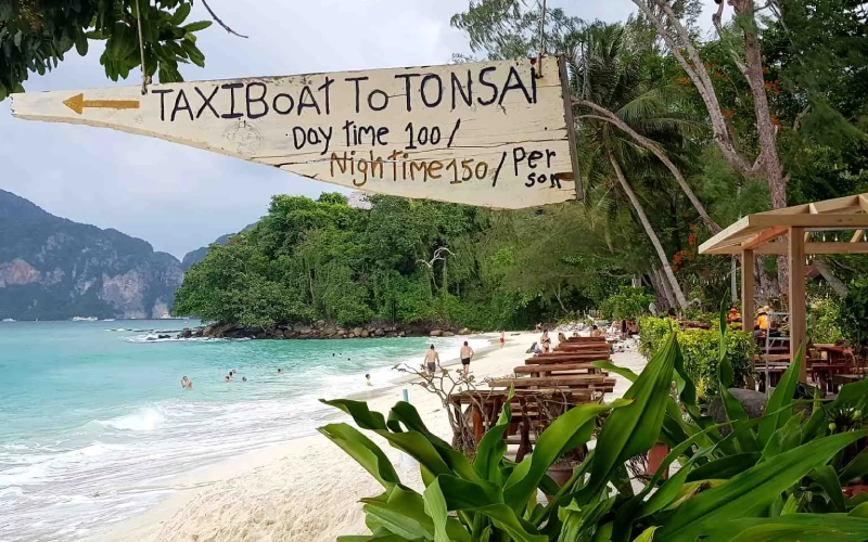 Pegue longtail do Píer de Tonsai até Bai Dai