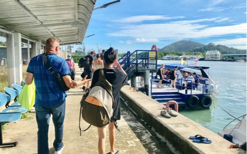 Pegue longtail de Krabi ou Phuket até Phi Phi Don