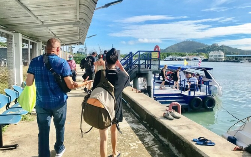 Pegue longtail de Krabi ou Phuket até Phi Phi Don