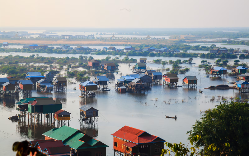 Vida ribeirinha do Camboja no Lago Tonle Sap