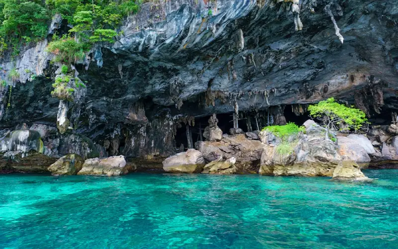 A Viking Cave impressiona com mistério e beleza serena