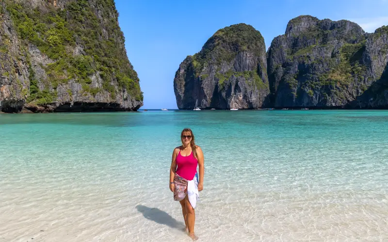 A lagoa turquesa de Maya Bay rende fotos perfeitas
