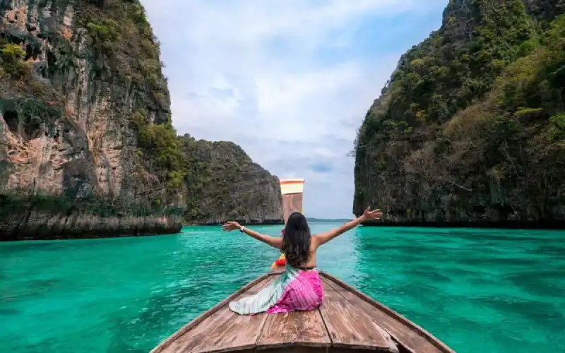 Aproveite praias vibrantes, passeios entre ilhas e aventuras sem fim em Phuket