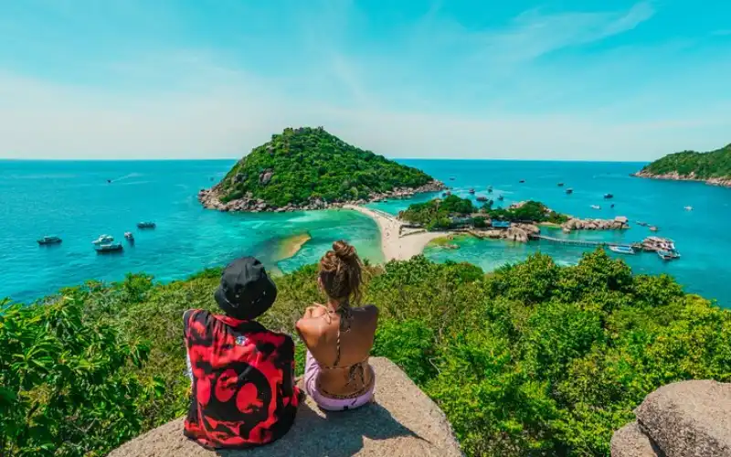 Mergulhe em águas cristalinas e aproveite o charme tranquilo da ilha de Koh Tao